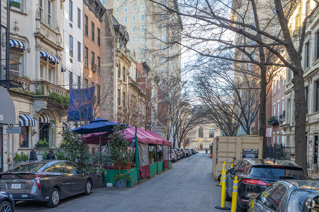 Foto del edificio - 24 E 81st St