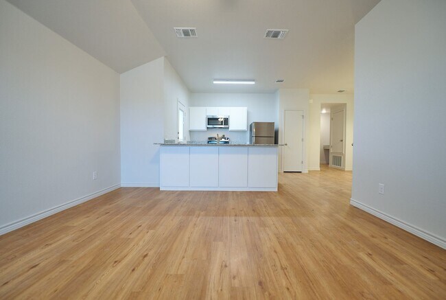 Building Photo - 1813 Clovis Dr