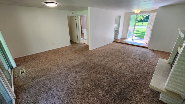 Building Photo - 5606 Normandy Dr SE