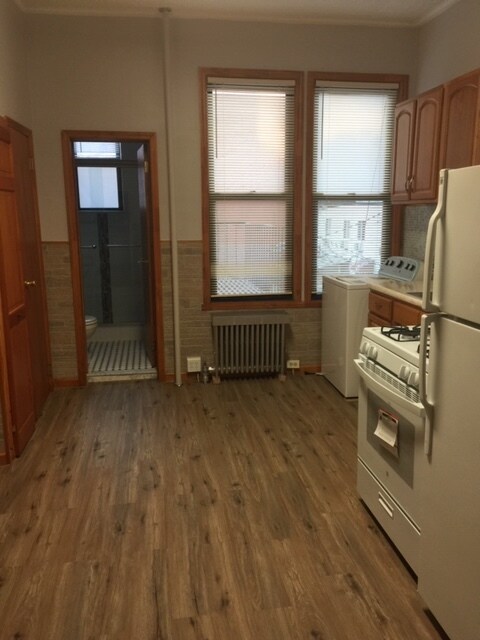 Eat in Kitchen - 170 Throop Ave