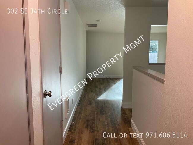 Building Photo - 3BD/2BA - Troutdale One-Level Home! Large ...