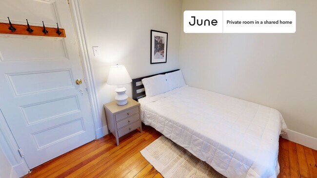 Foto del edificio - Private bedroom in 4 bed/1 bath Home