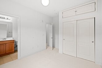 Building Photo - 1680 Shore Place