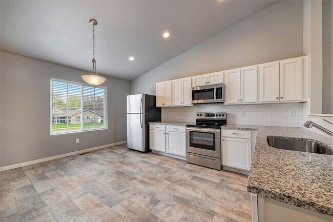 Building Photo - 3035 N Sedge Wren Dr