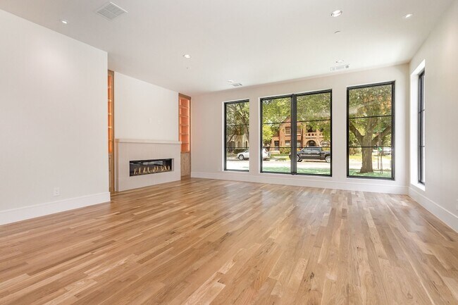 Foto del edificio - 4203 Normandy Ave