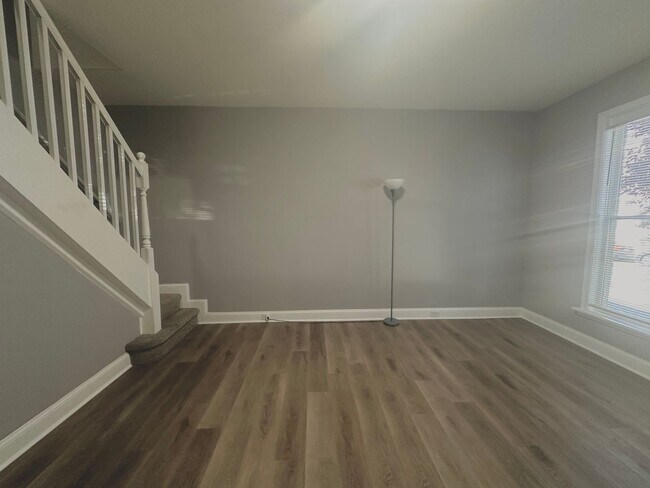 Building Photo - FOR RENT ~ 3 BR/1.5BA