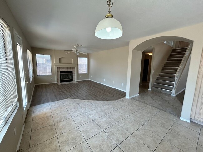 Building Photo - Spacious 4-Bedroom 3-Bath Peoria Home with...