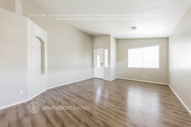 Building Photo - 5613 W Vineyard Rd