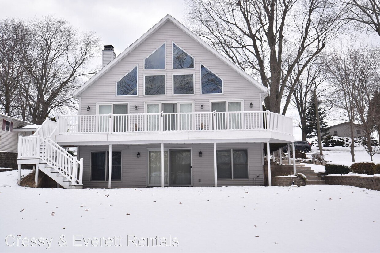 4 br, 2.5 bath House 16735 Lakeview Drive House Rental in Vandalia