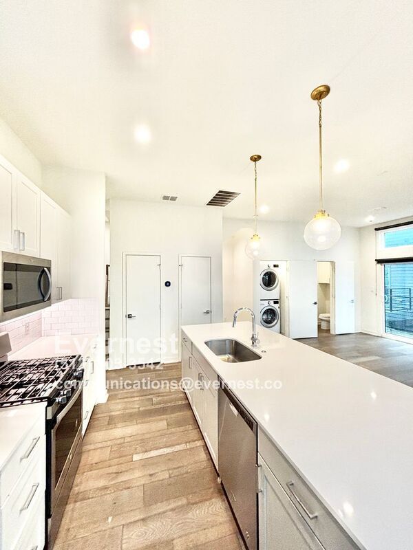 Foto del edificio - 2528 N Fitzhugh Ave