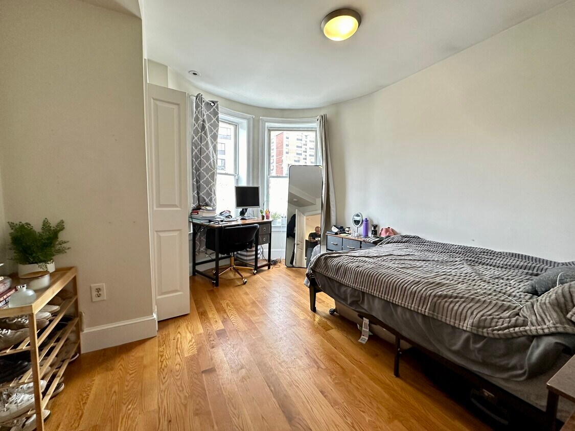 Primary Photo - 836 Huntington Ave