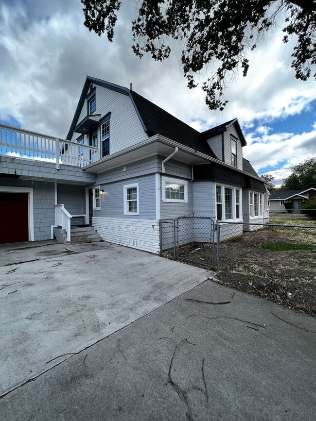 Building Photo - 1304 Worden Ave