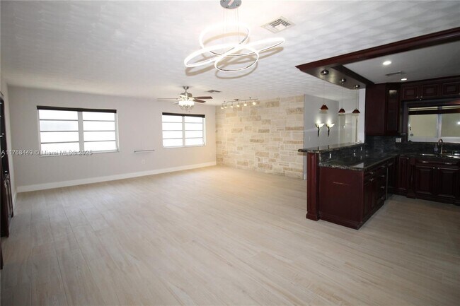 Building Photo - 4540 SW 15th St