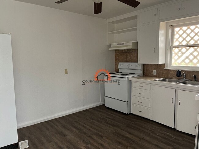 Building Photo - All Bills Paid--2 bed 1 bath home