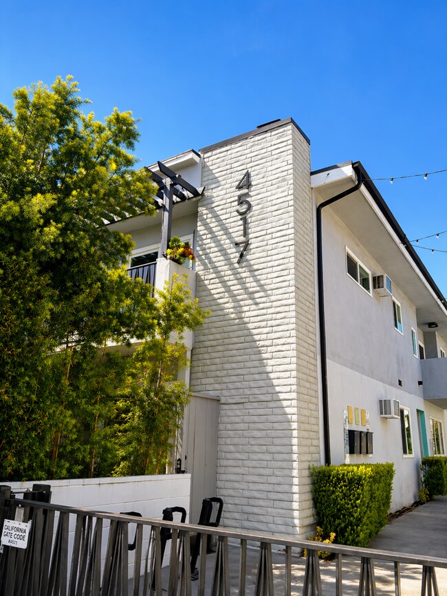 Foto del edificio - 4511-4517 Prospect Ave