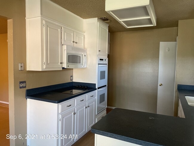Building Photo - 6003 Pleasant Hill Ct