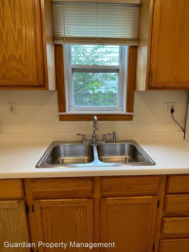 Building Photo - 1 br, 1 bath House - 4041 42nd Ave S