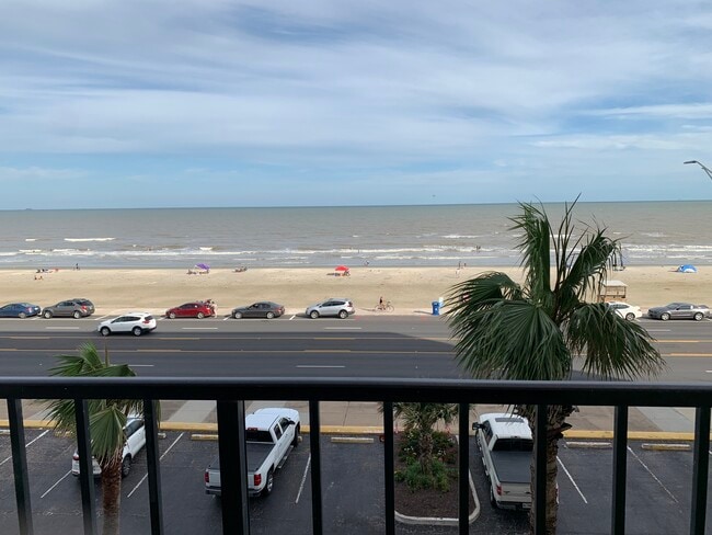 Building Photo - 7310 Seawall Blvd