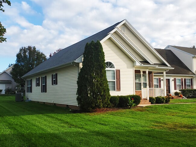 Building Photo - 1001 Sandstone Ct