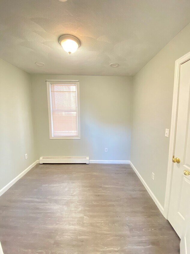 Building Photo - 329 Paris St