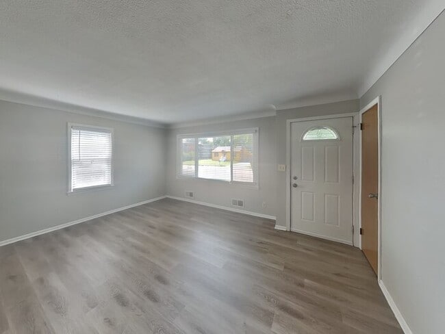 Building Photo - 2080 McKnight Rd N