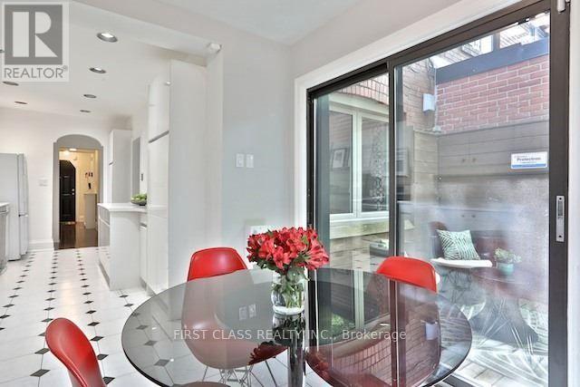 Building Photo - 262 Castlefield Ave