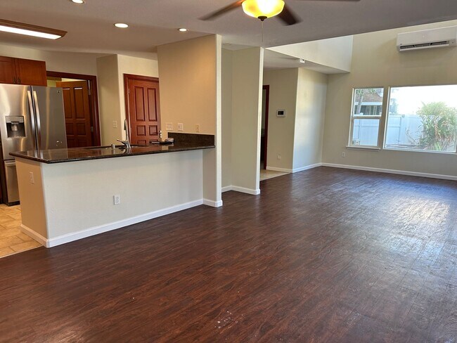 Foto del edificio - 4 Bedroom 2.5 Bath, 2 Car garage, Solar pa...