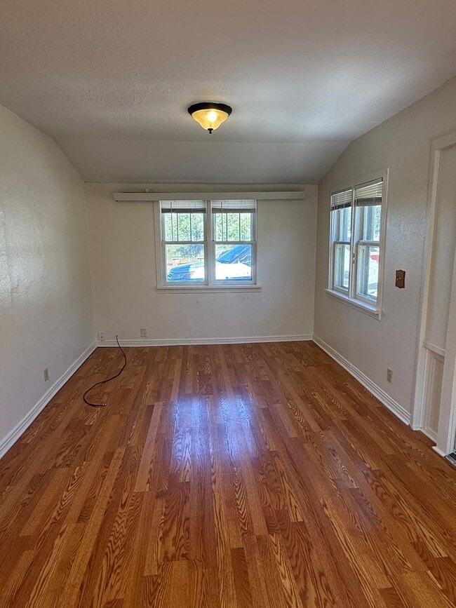 Building Photo - 1001 Silverleaf Ave