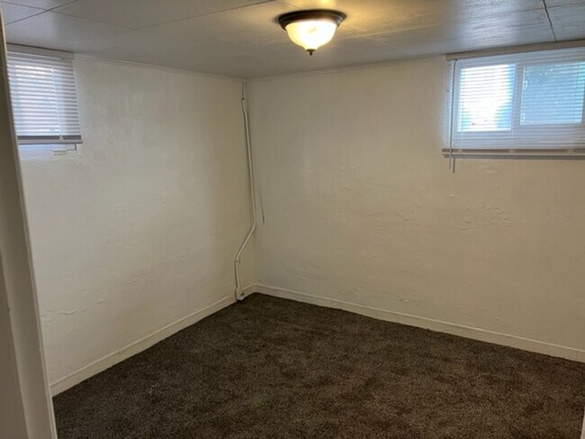Foto del edificio - Updated home with 2 car carport and washer/dryer