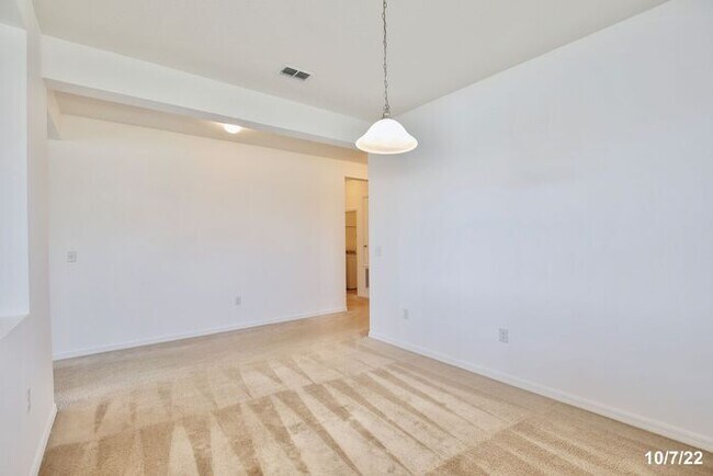 Building Photo - Beautiful 3/ 2 Home with a 2 Car Garage an...