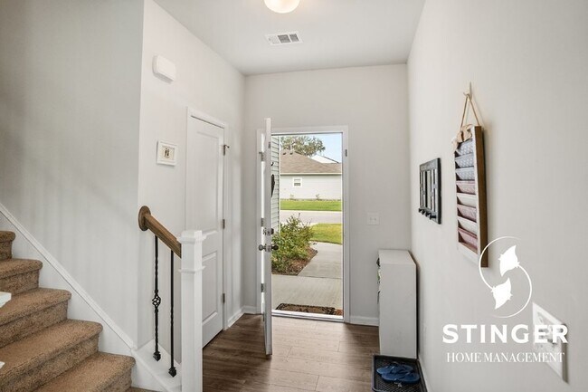 Building Photo - 3 Bedroom / 2.5 Bath For Rent In Shadow Moss