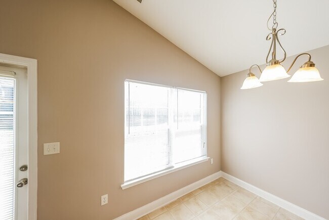 Foto del edificio - 254 Ivy Hills Cir