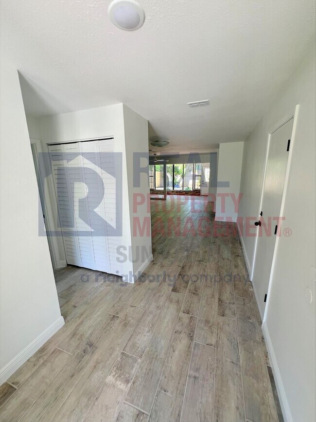 Building Photo - 4142 Iola Dr