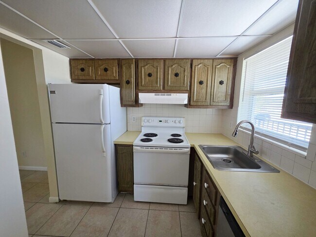 Foto del edificio - Bright and Clean 1 Bed 1 Bath 2nd Floor Apartment