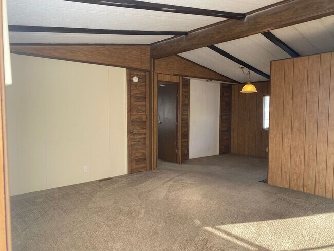 Building Photo - 3 Bed 2 Bath Manufactured Home in Des Moin...