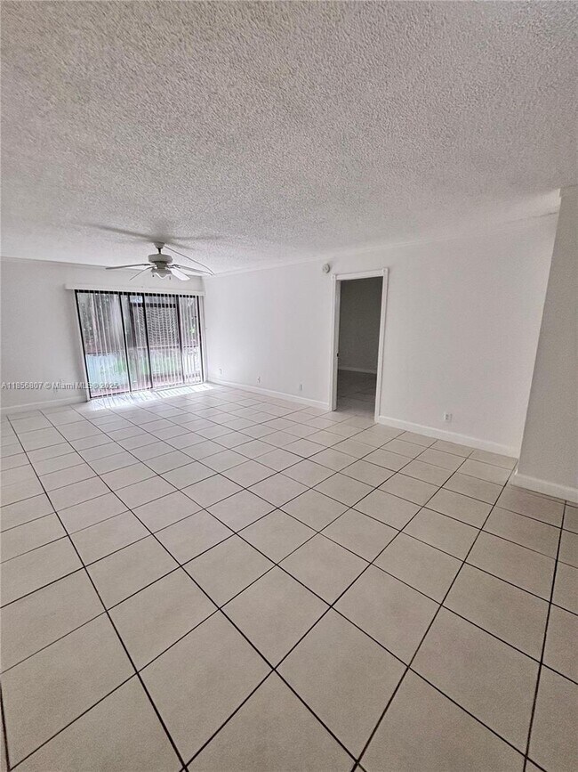 Building Photo - 430 Commodore Dr