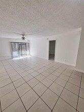 Building Photo - 430 Commodore Dr