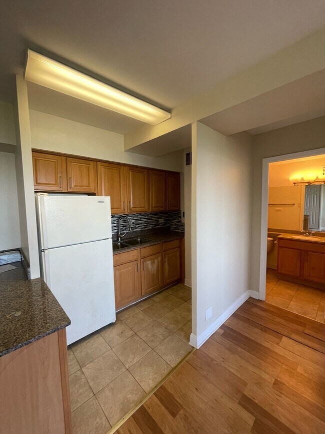 Foto del edificio - 4180 N Marine Dr