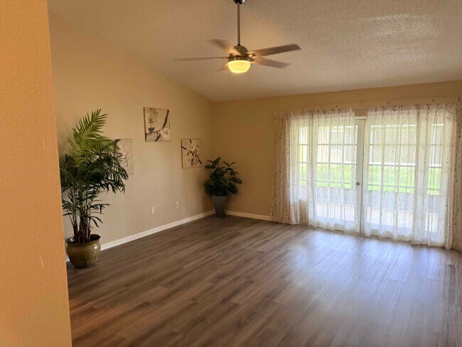 Foto del edificio - 3968-3105 105th Ave N