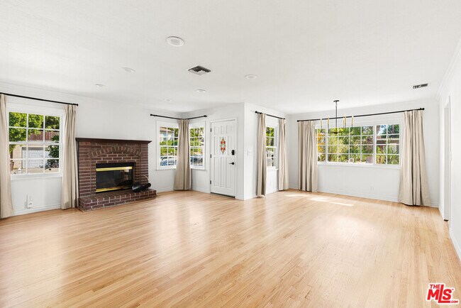 Foto del edificio - 5131 Don Pio Dr