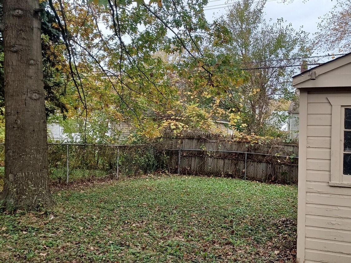 20237 Kingsville St, Harper Woods, MI 48225 House Rental in Harper