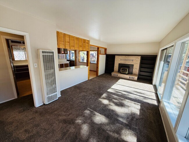 Foto del edificio - Pet friendly 3 bed 2 bath unit with all utilities included