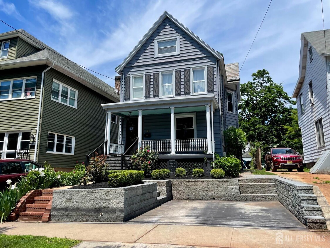 Foto principal - 323 Montgomery St