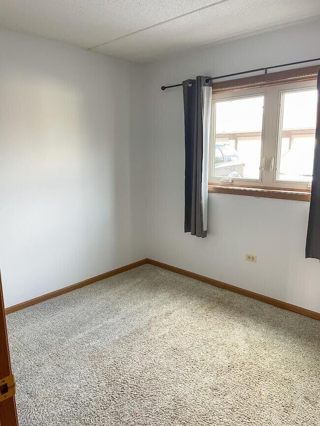 Foto del edificio - 16736 Paxton Ave