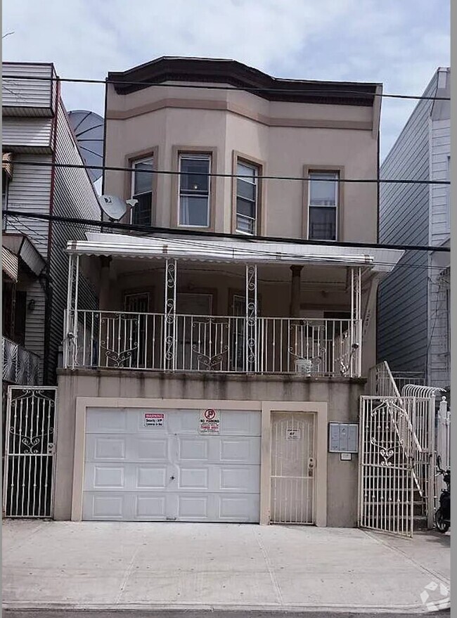 Building Photo - 1240 St Lawrence Ave