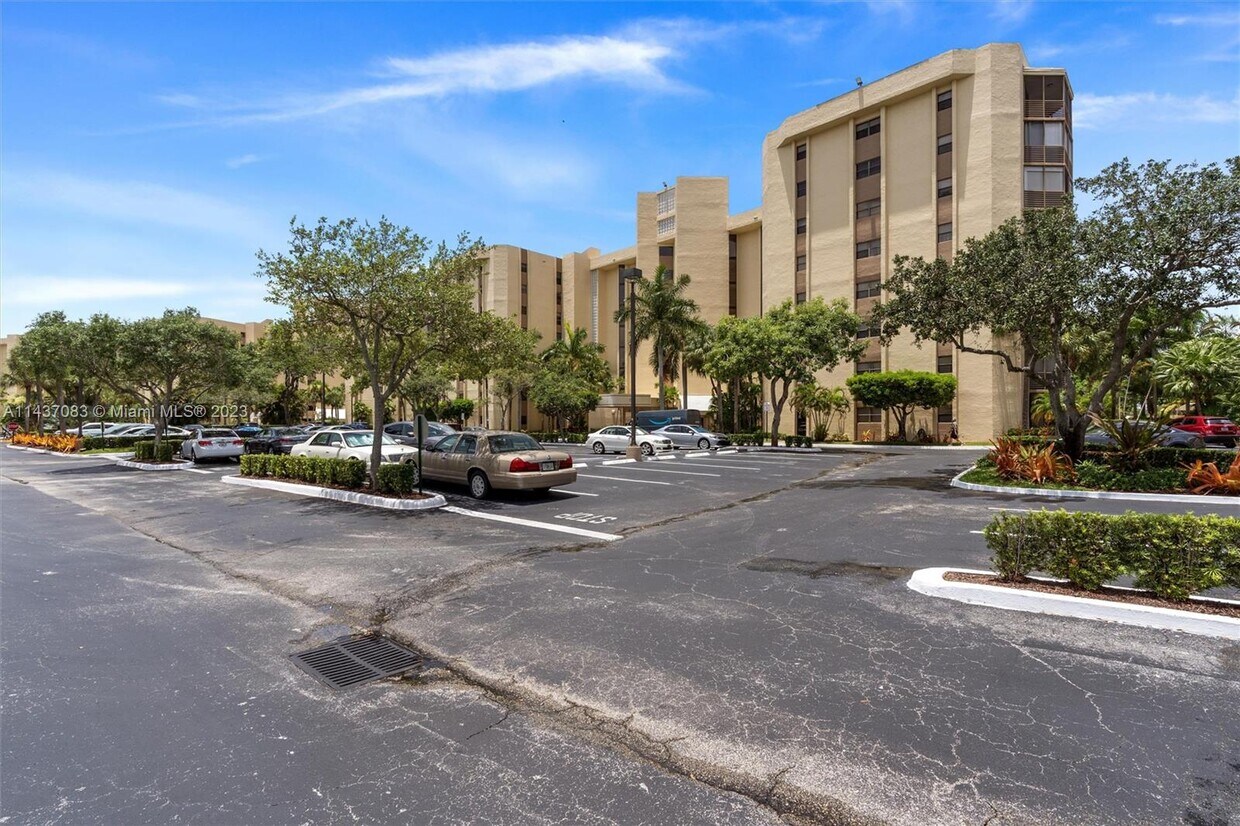 Primary Photo - 7300 Radice Ct