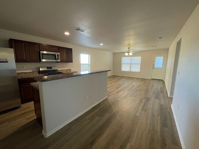 Foto del edificio - *Pre-leasing* Four Bedroom | Two Bath Home...