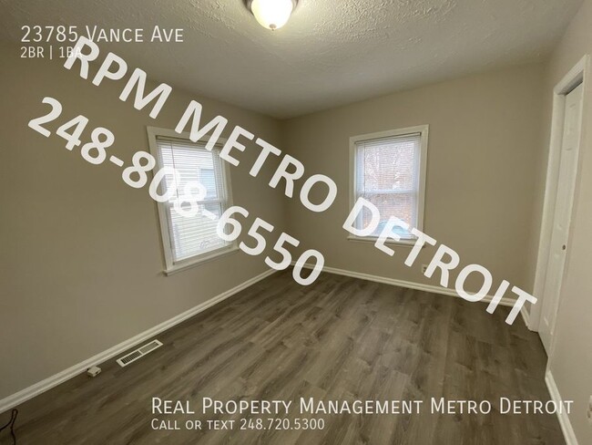 Foto del edificio - MOVE IN READY  2 BEDROOM RANCH IN HAZEL PARK