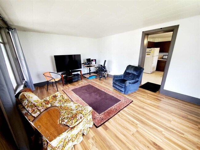 Living room - 1645 Franz Ave