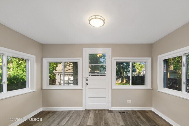 Building Photo - 18324 Oakwood Ave